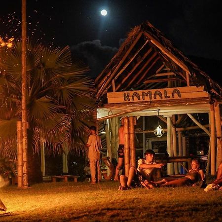 Kamala Surf & Backpacker Hostel มอนตาญิตาร์ ภายนอก รูปภาพ