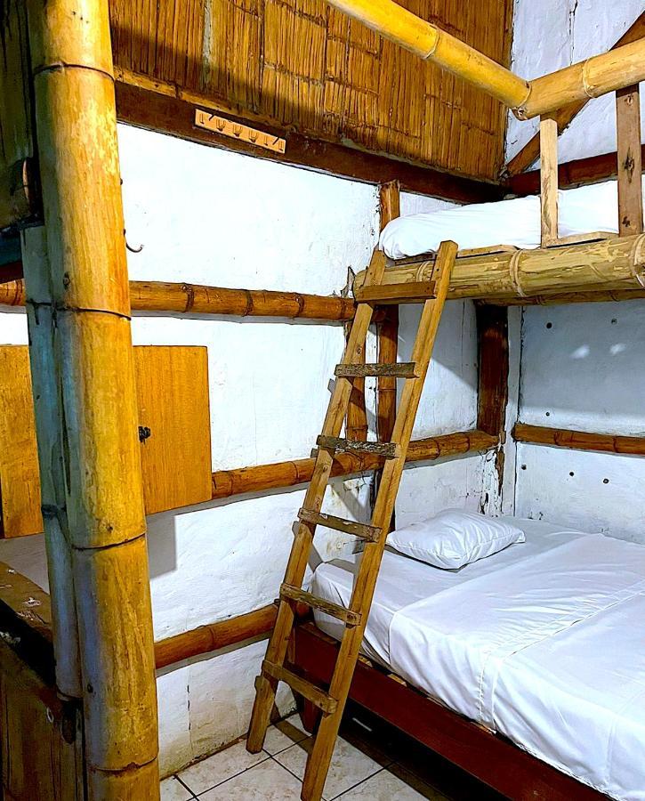 Kamala Surf & Backpacker Hostel มอนตาญิตาร์ ภายนอก รูปภาพ