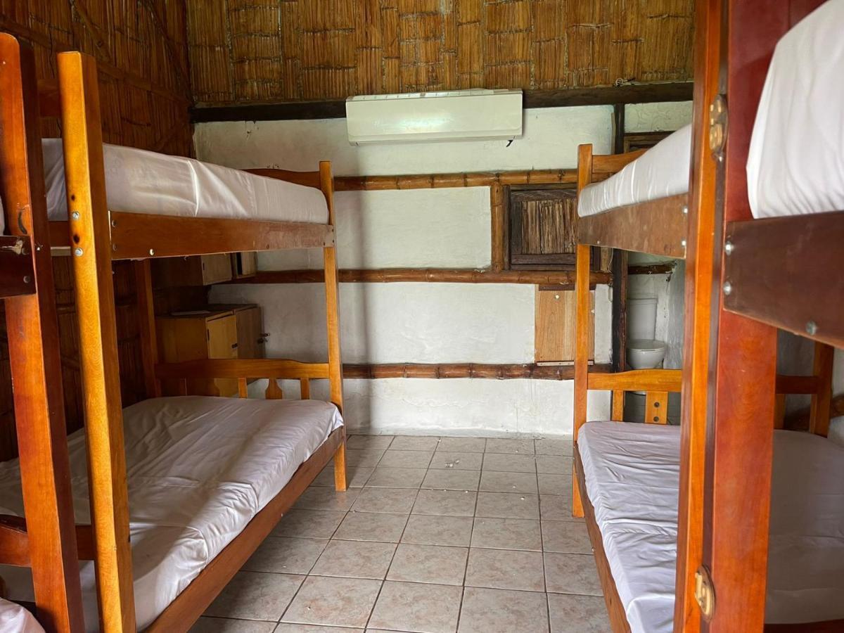 Kamala Surf & Backpacker Hostel มอนตาญิตาร์ ภายนอก รูปภาพ