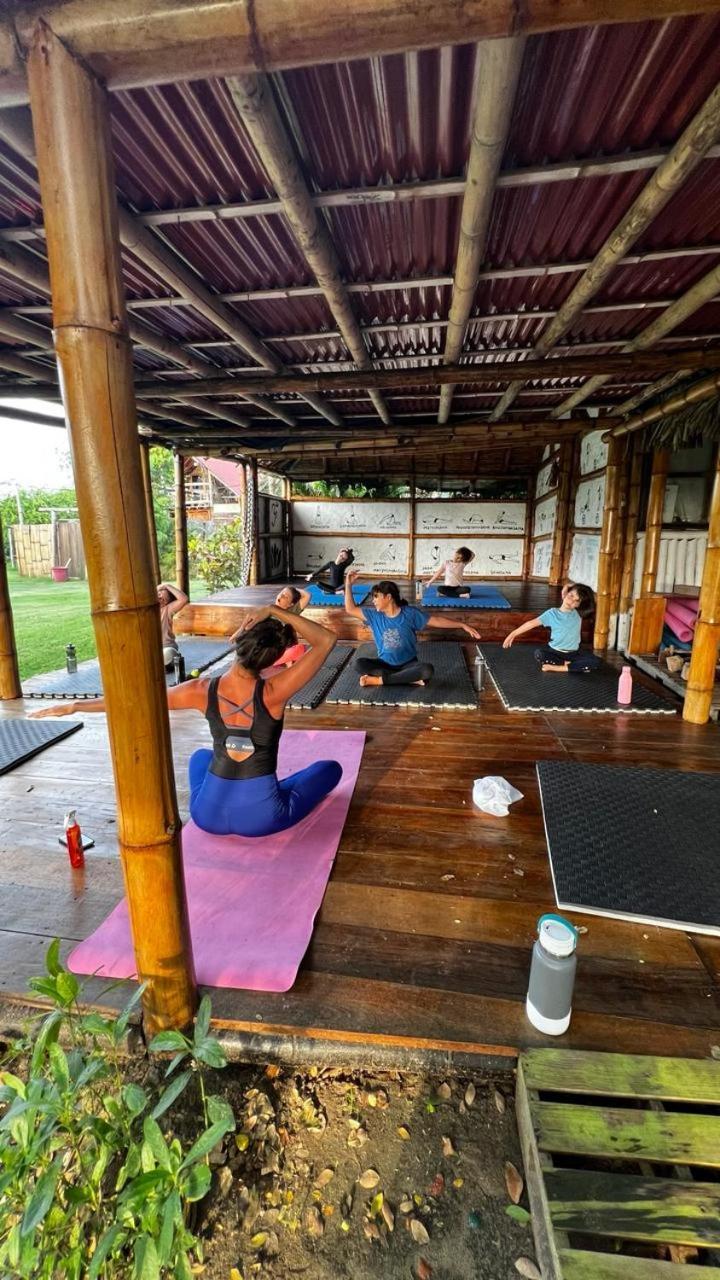 Kamala Surf & Backpacker Hostel มอนตาญิตาร์ ภายนอก รูปภาพ