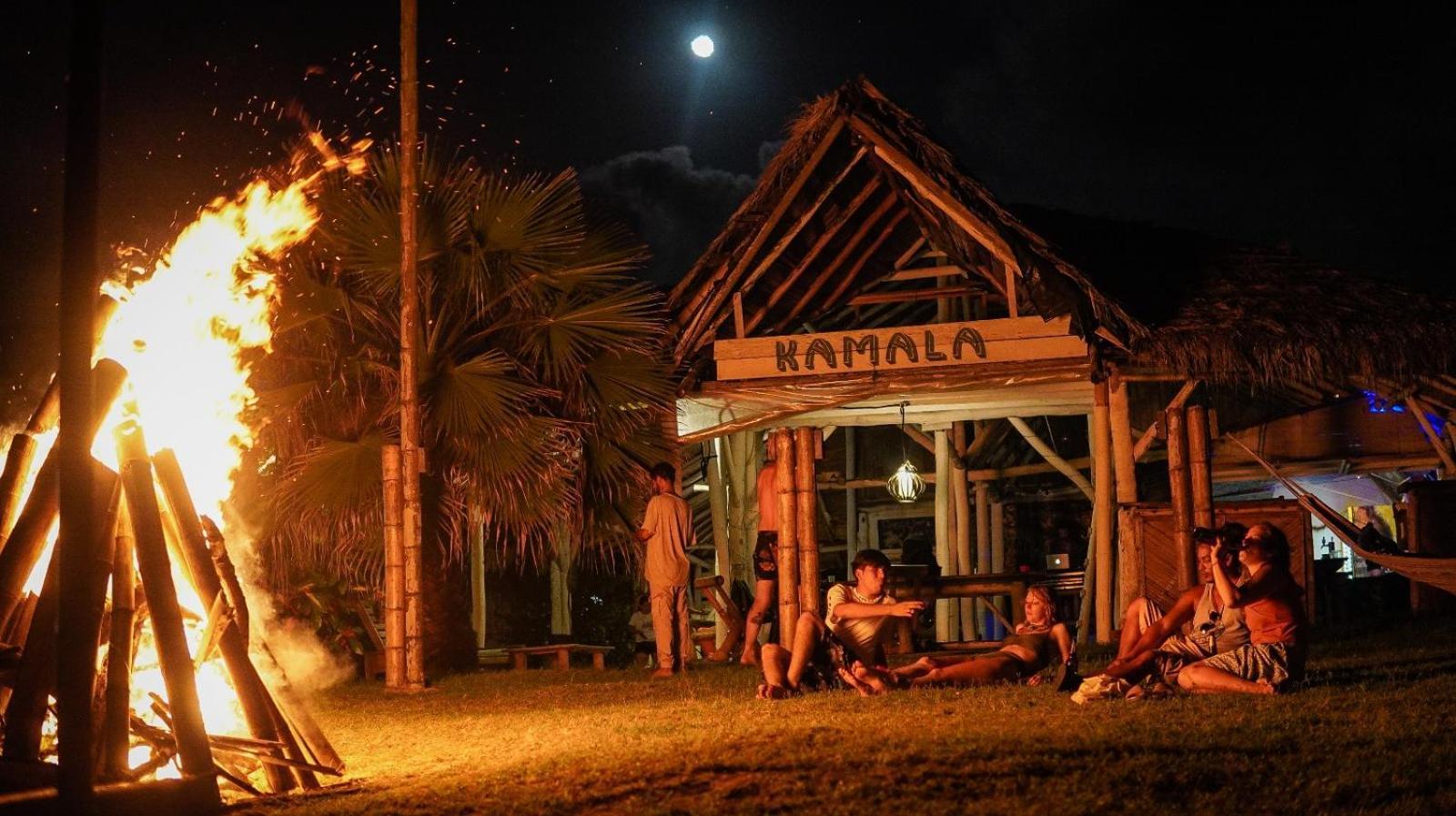 Kamala Surf & Backpacker Hostel มอนตาญิตาร์ ภายนอก รูปภาพ