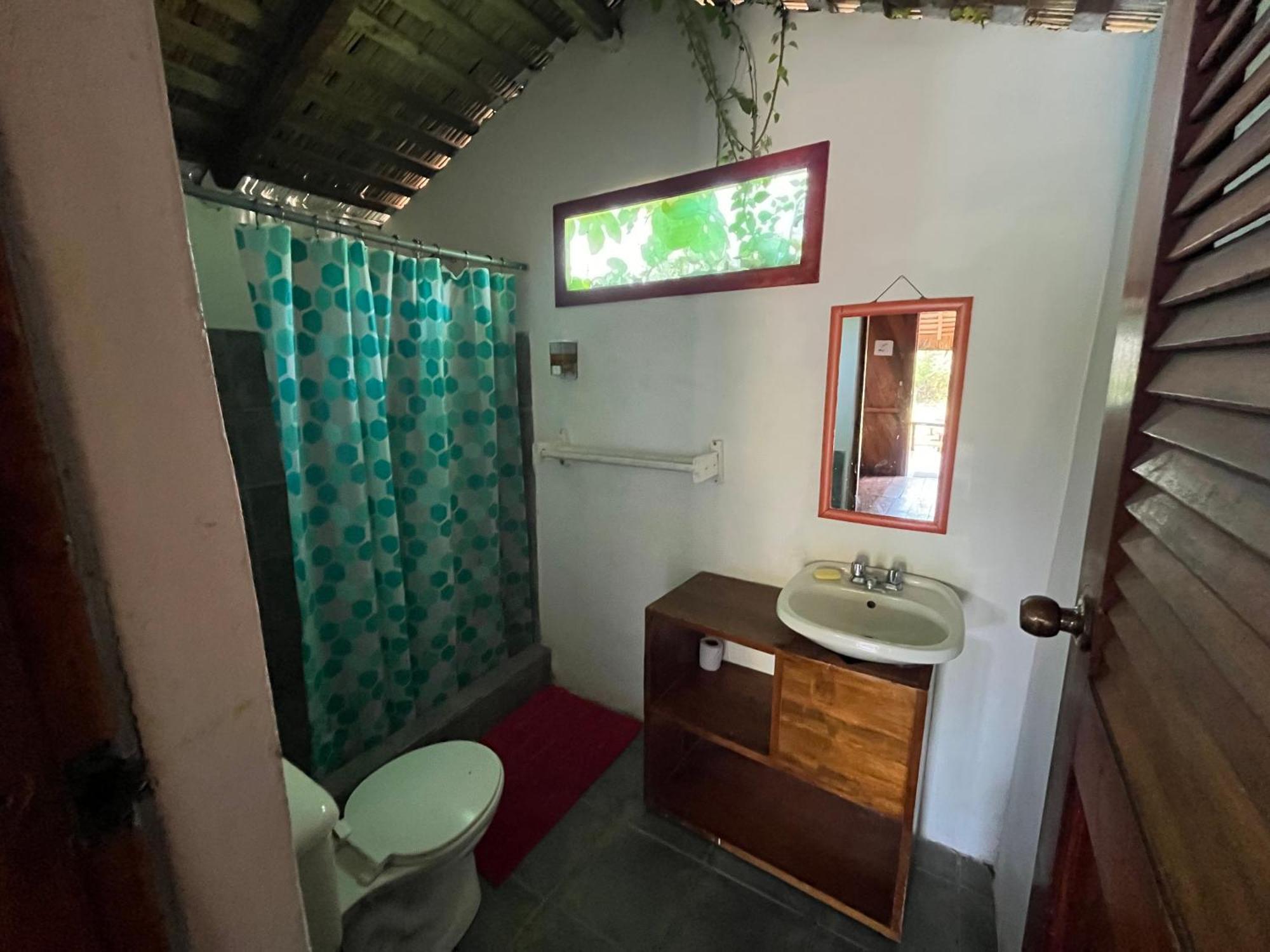 Kamala Surf & Backpacker Hostel มอนตาญิตาร์ ห้อง รูปภาพ