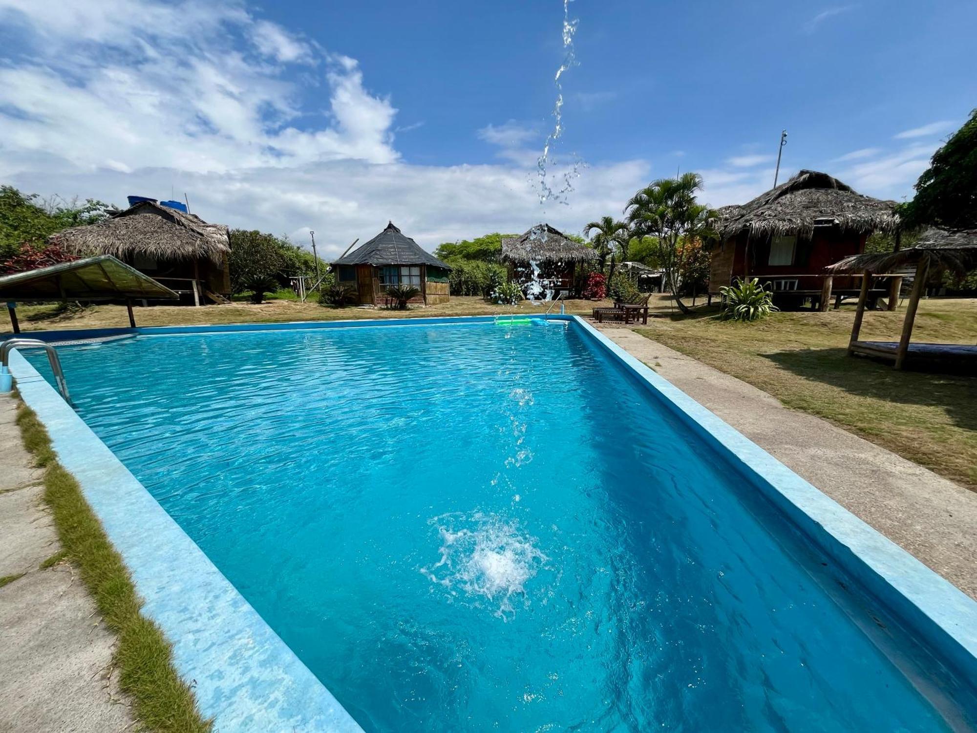 Kamala Surf & Backpacker Hostel มอนตาญิตาร์ ภายนอก รูปภาพ