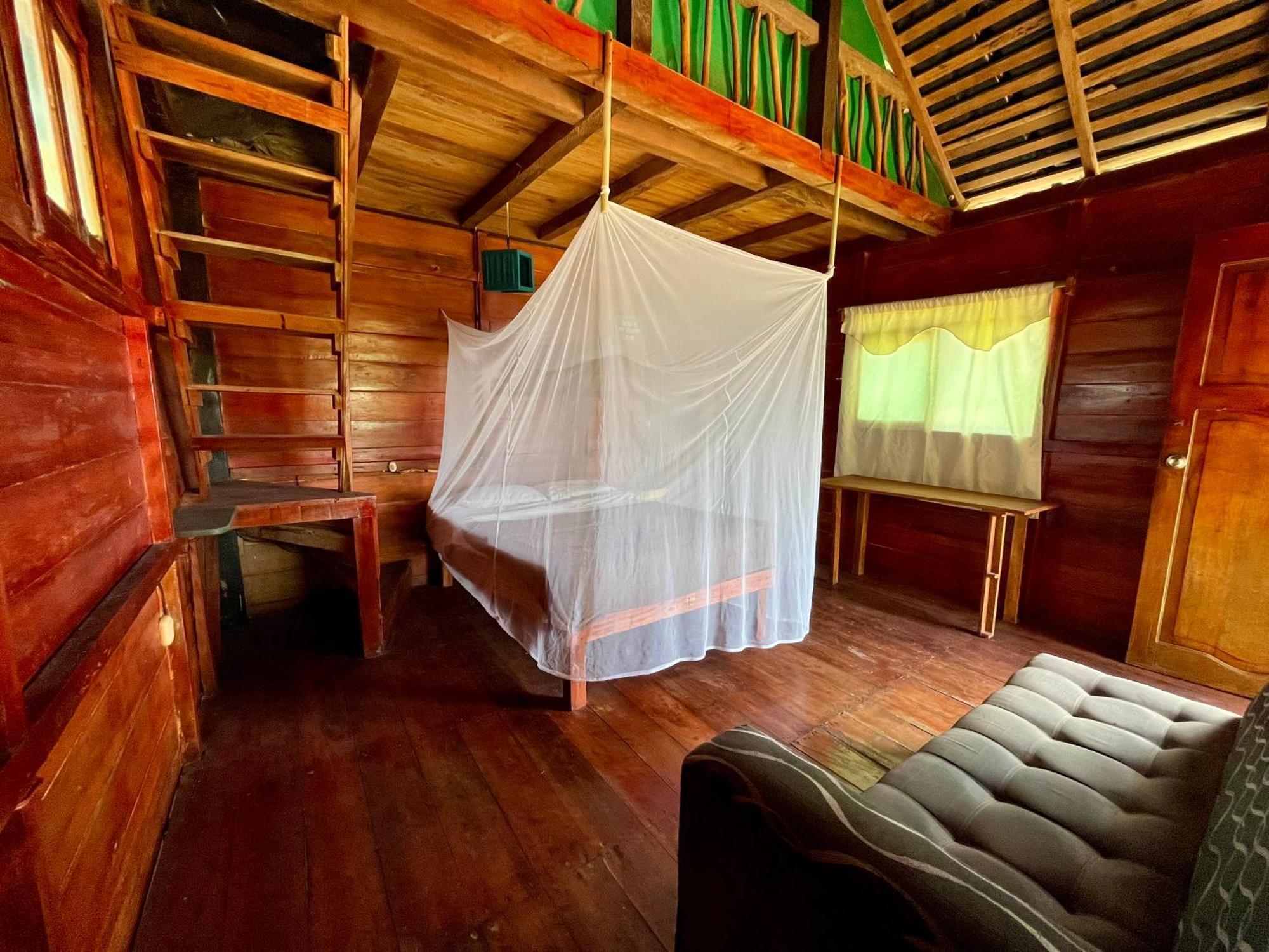 Kamala Surf & Backpacker Hostel มอนตาญิตาร์ ภายนอก รูปภาพ